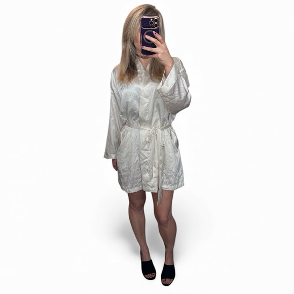 Victoria's Secret White Satin Robe w/ Original Tie One Size - Picture 7 of 7